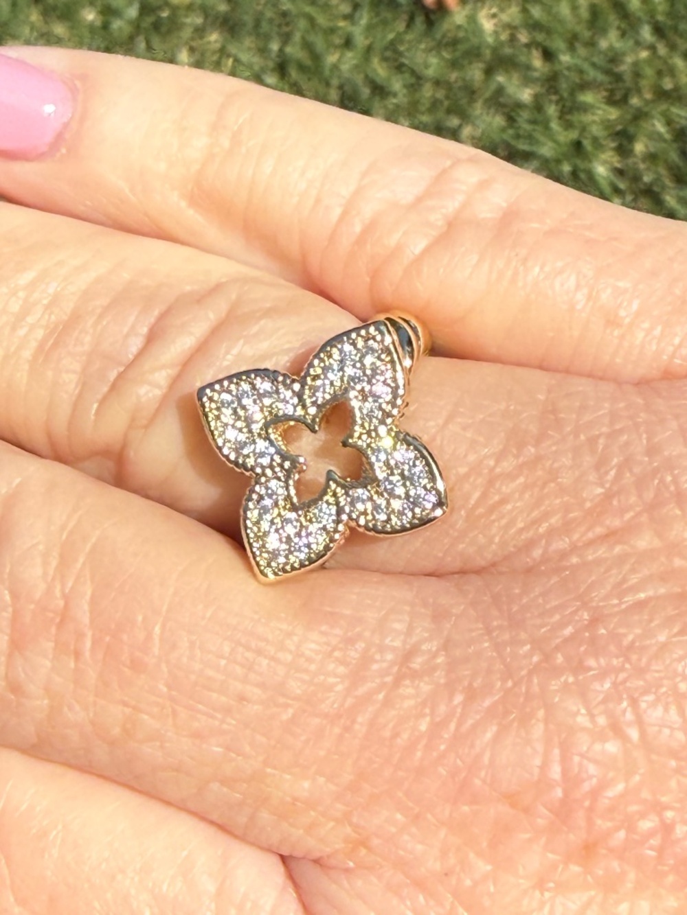 Gold clover ring with pave stones and twisted design on sides, size 7